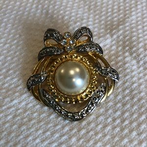 Large Pearl Brooch/Pin
